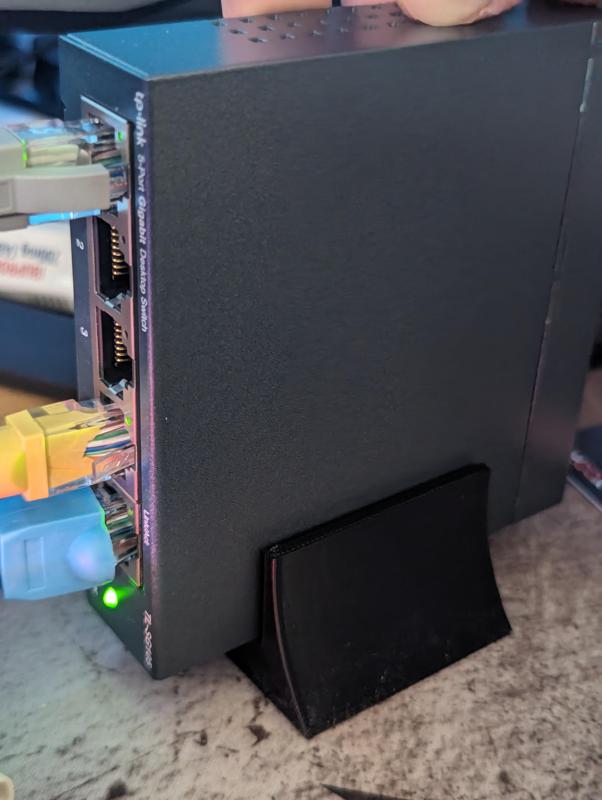 TPLink SG105 vertical stand