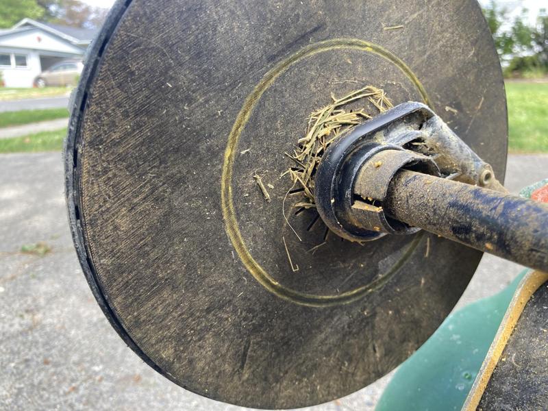 Wheel cap for Scott's fertilizer spreader