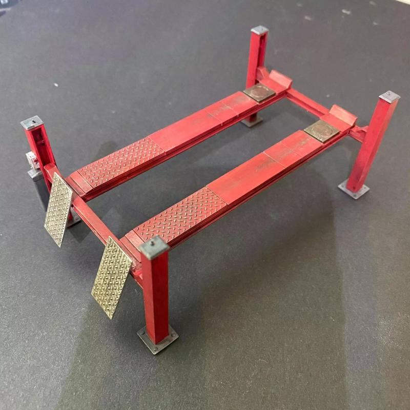 4 POST CAR LIFT 7MM SCALE  MODEL RAILWAY BUILDING
