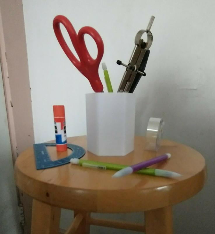minimalist pen holder