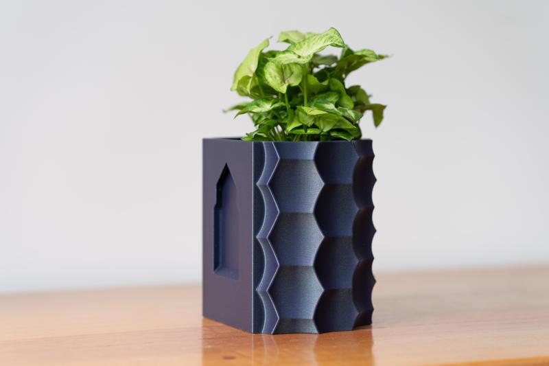 🌸 Modern Wall-Mounted Vase