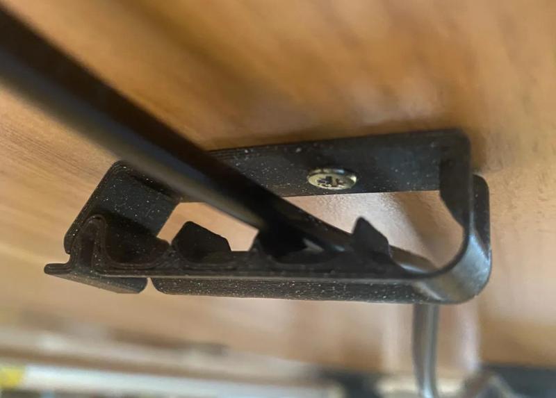 KLAMMA - Cable Clip (large-ribbed-with-holes)   