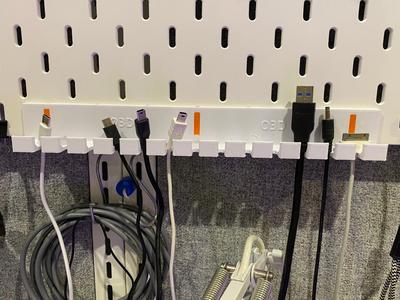 Skadis-USB-cable-holder