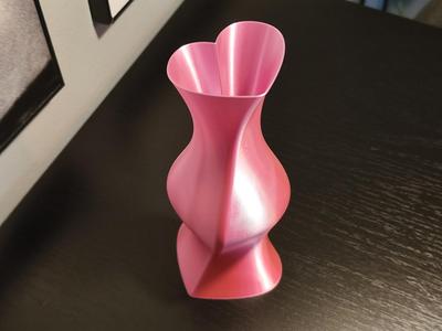 Elegant Spiral Heart Vase