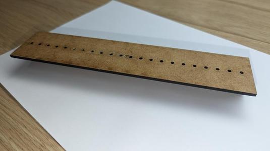 Bookbinding guide - Guide de poinçonnage