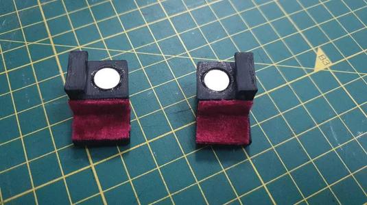 Tablet/iPad music stand clip