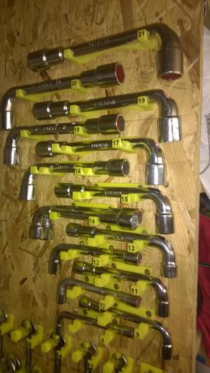 Supports pour cles a tube / Supports for pipe wrench