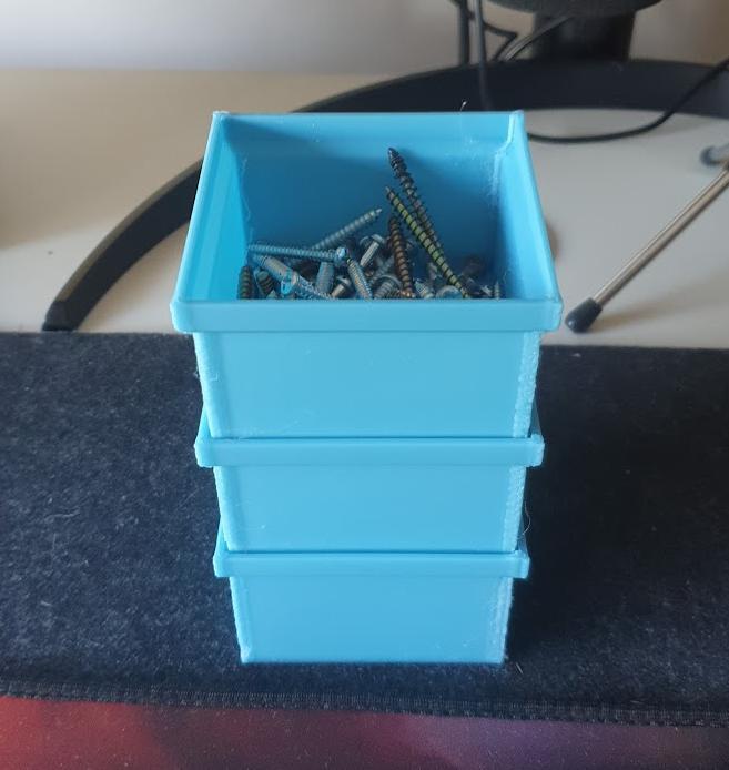 Stackable container