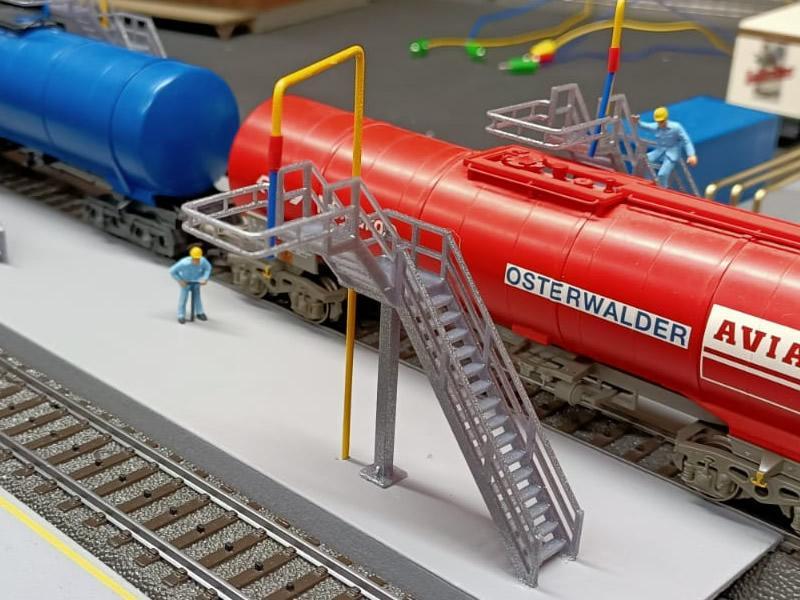 Access to the train tank via stairs