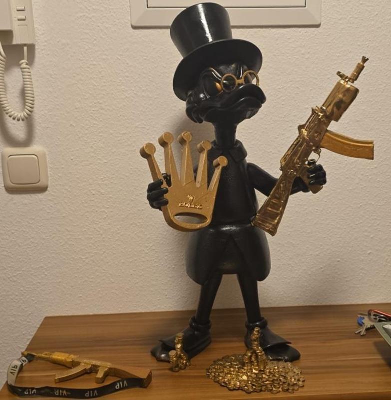 scrooge mcduck 7cm- 76cm size ak and Rolex crown