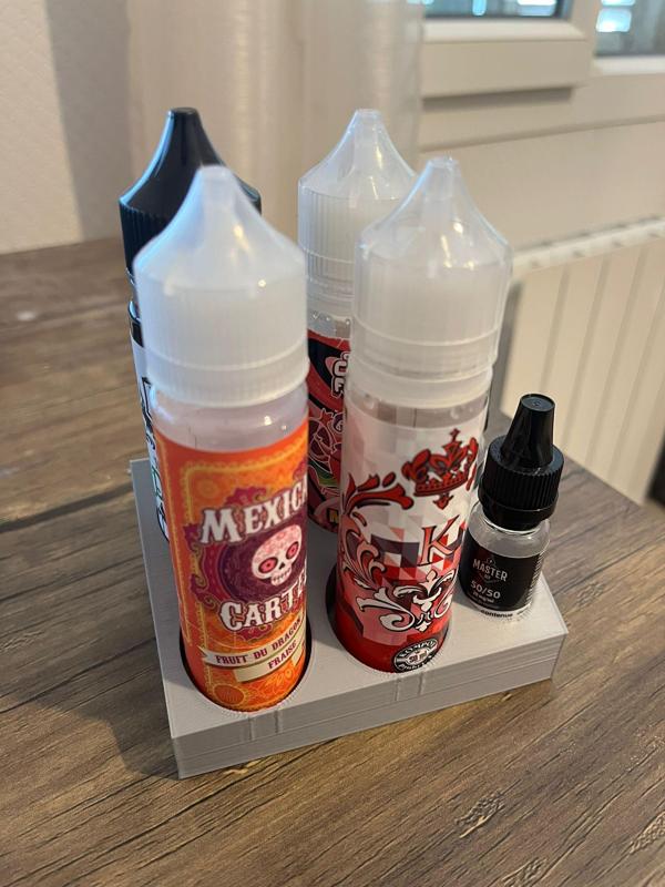 Electronic cigarette liquid holder
