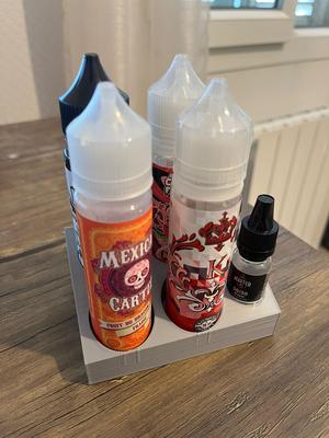 Electronic cigarette liquid holder
