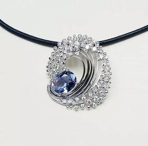 Wave pendant with dimonds