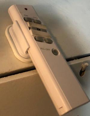 Klikaanklikuit remote holder for magnetic baseplate