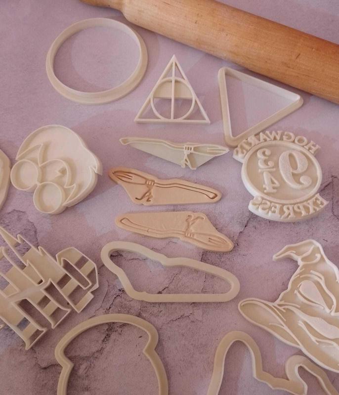 HARRY POTTER" COOKIE/CLAY CUTTER THE NIMBUS 2000