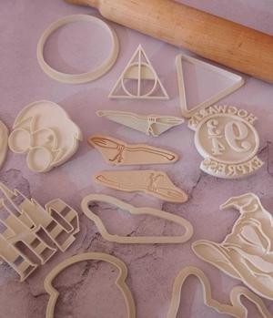 HARRY POTTER" COOKIE/CLAY CUTTER THE NIMBUS 2000