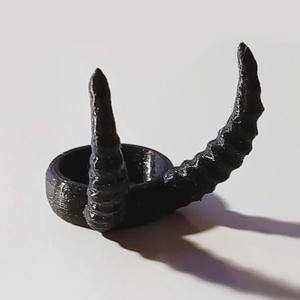 Horned ring
