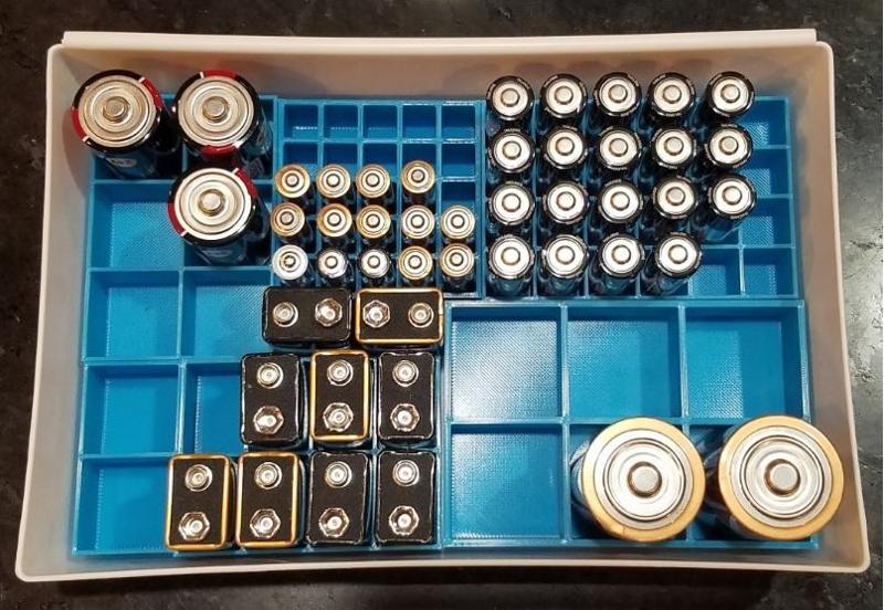parametric battery holder (9V default) / OpenSCAD custom container generator