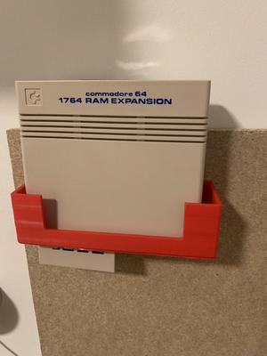 Commodore REU Wall Mount