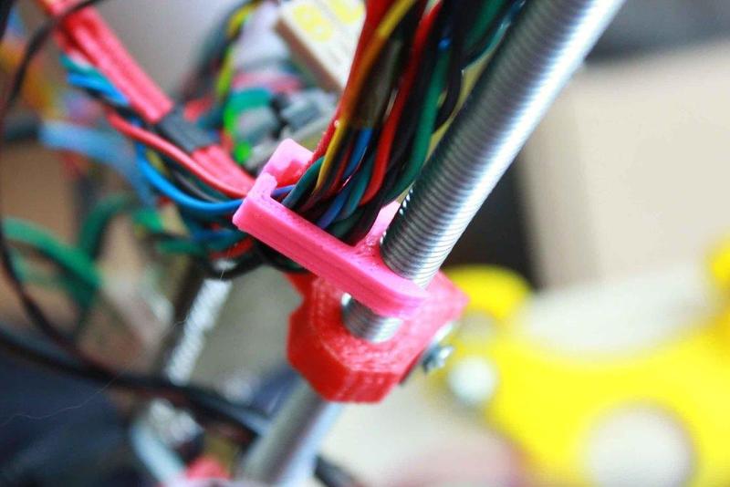 Simple Rod Clip Wire Holder (parametric scad)