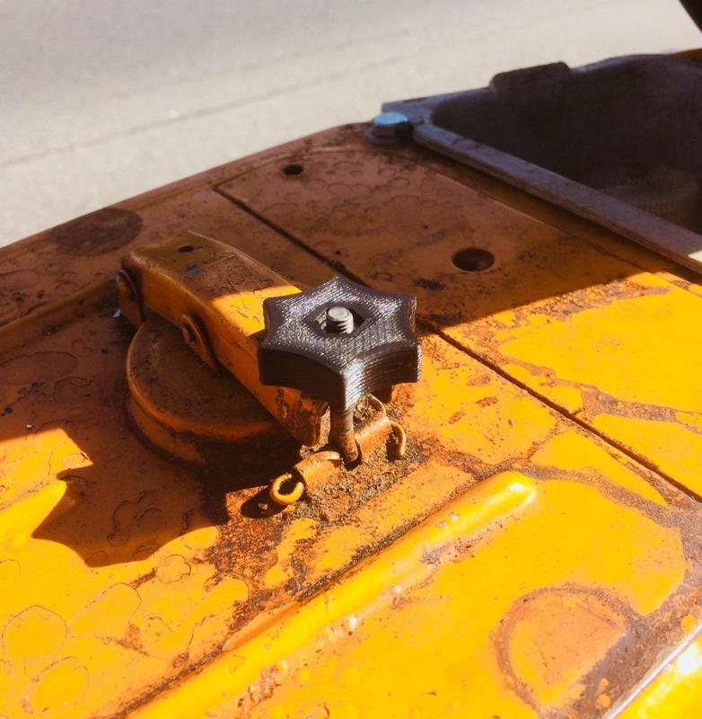 Vespa Smallframe fuel tank knob