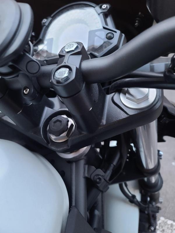 ZenithRise: Handlebar Riser for Motorcycle