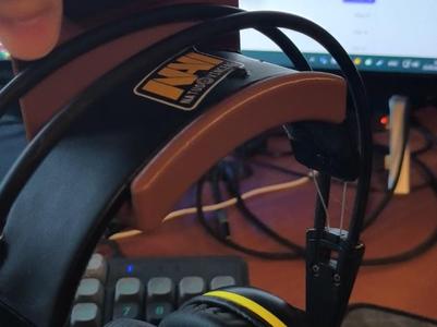 Headphone Hanger - Under Desk for 4cm belt