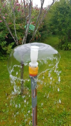 Water bubble fountain with gardena hose connector
