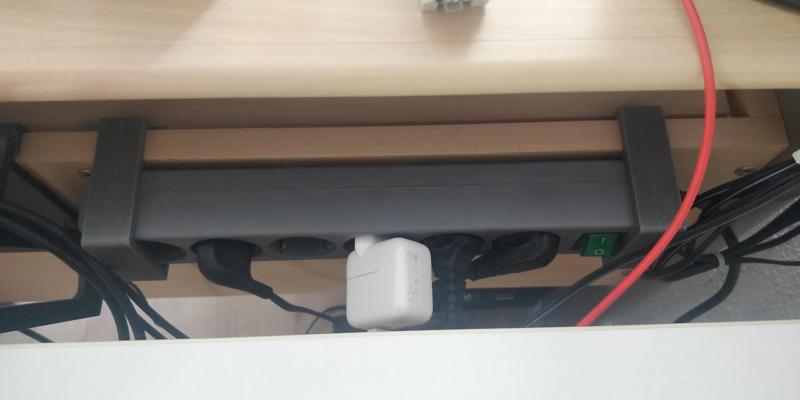 power strip clamp / Steckerleiste Klammer