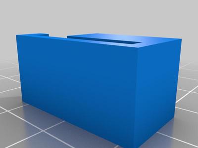 Clip to secure the light shaper in a printed bowens mount 