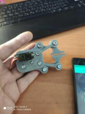 Servo gripper Mg90s
