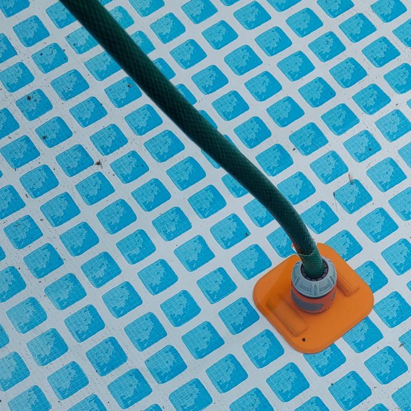 Drain small swimming pool siphon attachment