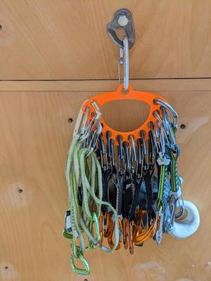Quickdraw rack with top hole