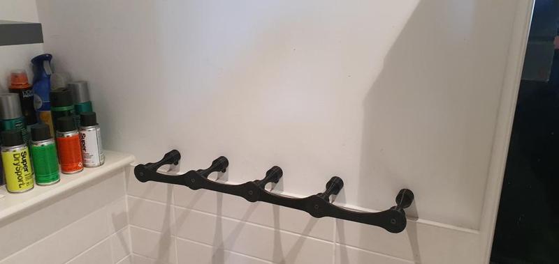 Simple loo roll holder