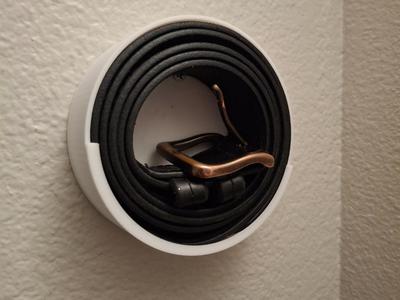 Simple Belt Holder Wall Mount