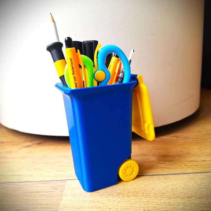 1: 9 SCALE WHEELIE BIN PENCIL BOX FOR DESK