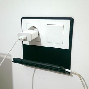 PHONE HOLDER FOR PLUG