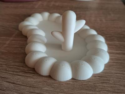 Cloud-shaped jewelry holder with column
