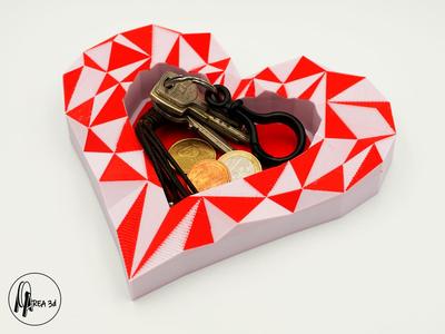 Low poly heart plate