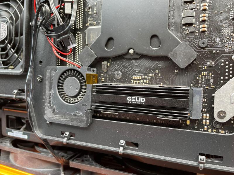 NR200 ASRock X570 Phantom Gaming ITX 4010 M2 cooler bracket