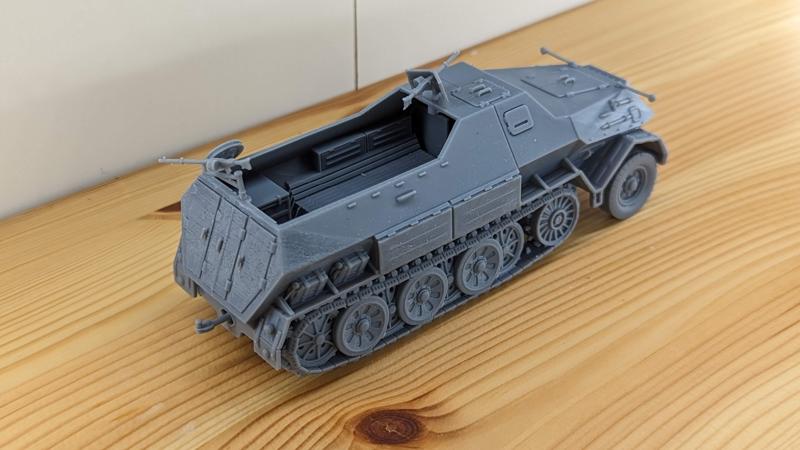 Half-track Sd.Kfz.8 DB10 Gepanzerte 12t + Crewmen (Germany, WW2)