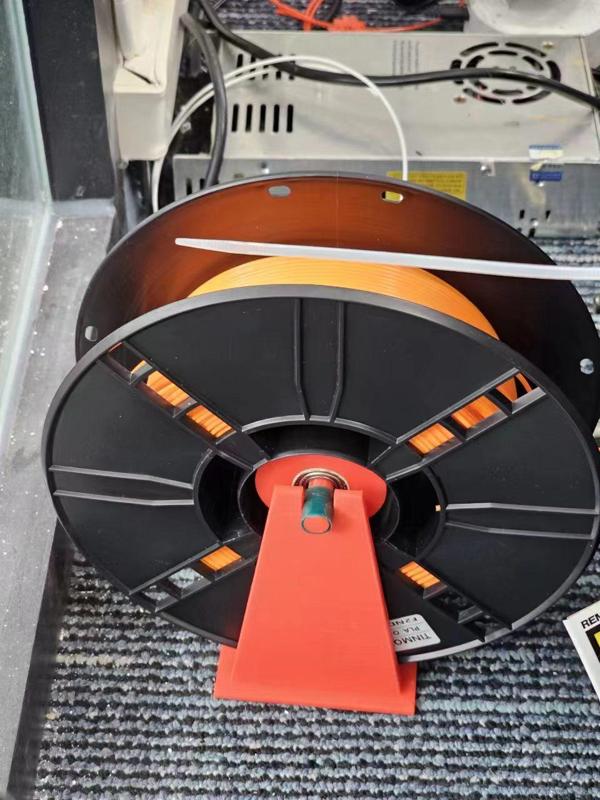 Filament spool holder with bearing