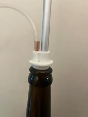 Bottle stopper with two inlets (gas/liquid)   