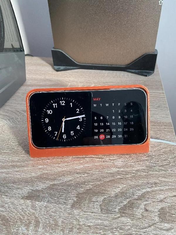 iPhone 15 MagSafe stand   