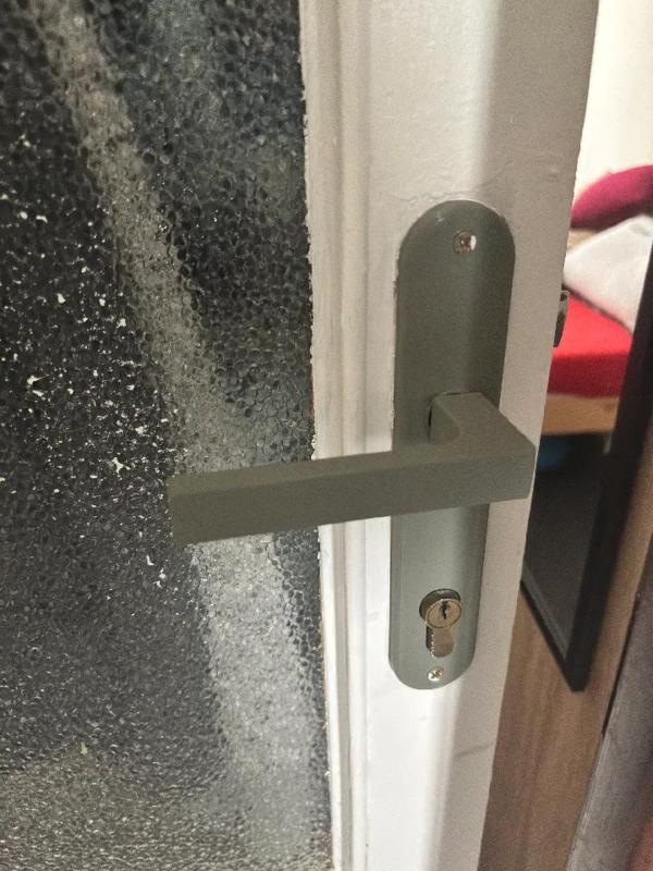 Dveřní klika a kryt   