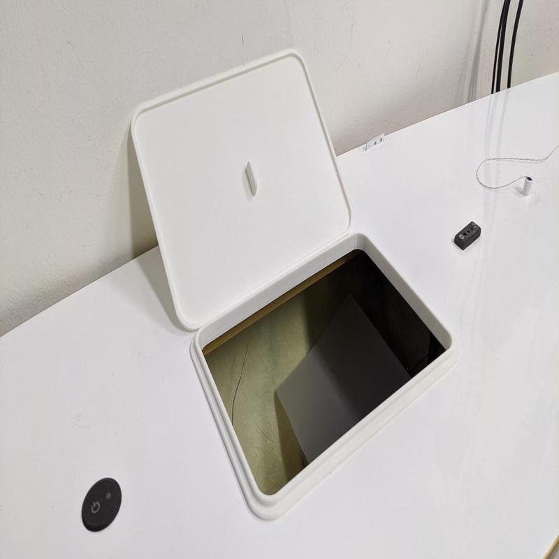 RC sailboat hatch frame and cover