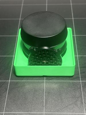 Gridfinity holder for the HØJ KLIP grinder.