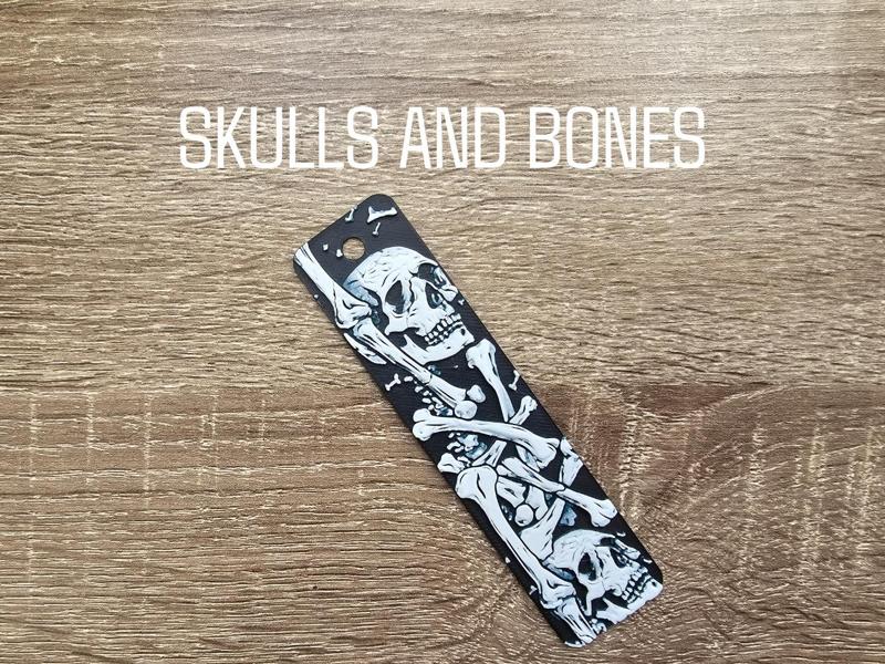 Bookmark - Skulls and bones