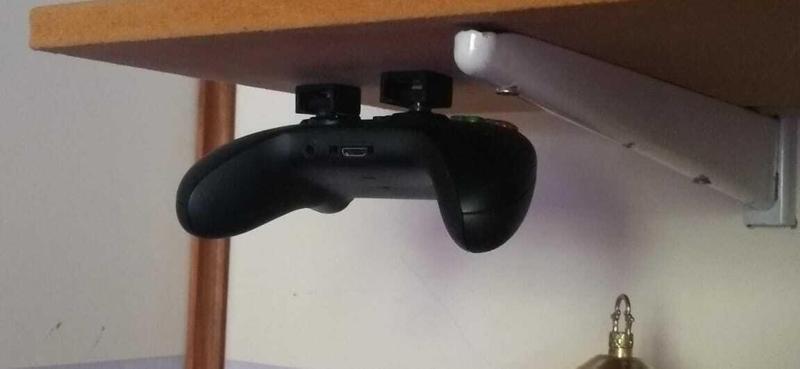 Hanging bracket for controllers