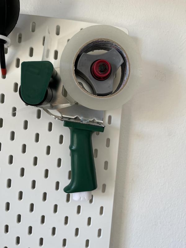 Tape gun holder for skadis